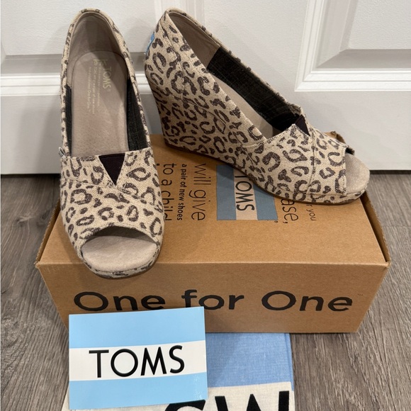 TOMS Women's Beige Snow Leopard Wedge Heels Size 6 - Picture 9 of 9